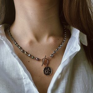 (SOLD) Pearl necklace